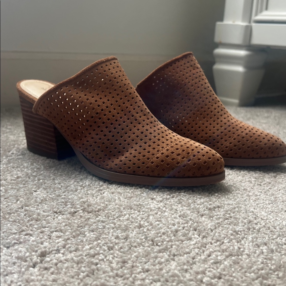 Marc Fisher Women's tan leather heel